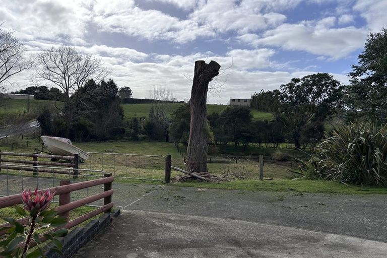 Photo of property in 133 Codlin Road, Waiuku, 2682