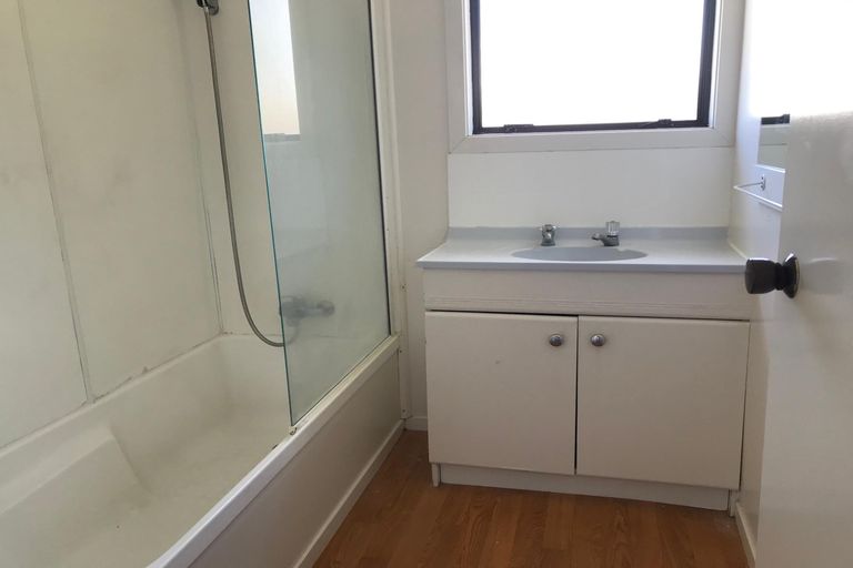 Photo of property in 2/6 Esperanto Road, Papatoetoe, Auckland, 2025