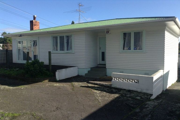 Photo of property in 14 Blease Street, New Lynn, Auckland, 0600