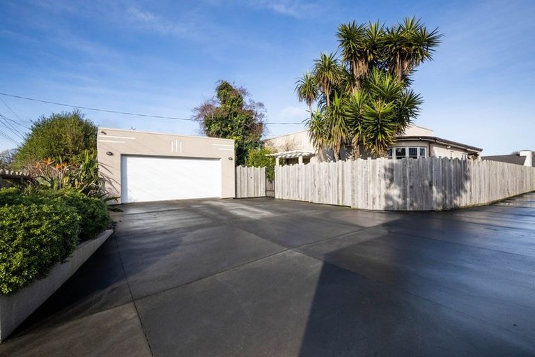 Photo of property in 180 Brooklands Road, Vogeltown, New Plymouth, 4310