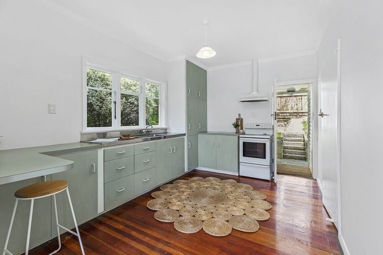 Photo of property in 2 Chester Road, Tawa, Wellington, 5028