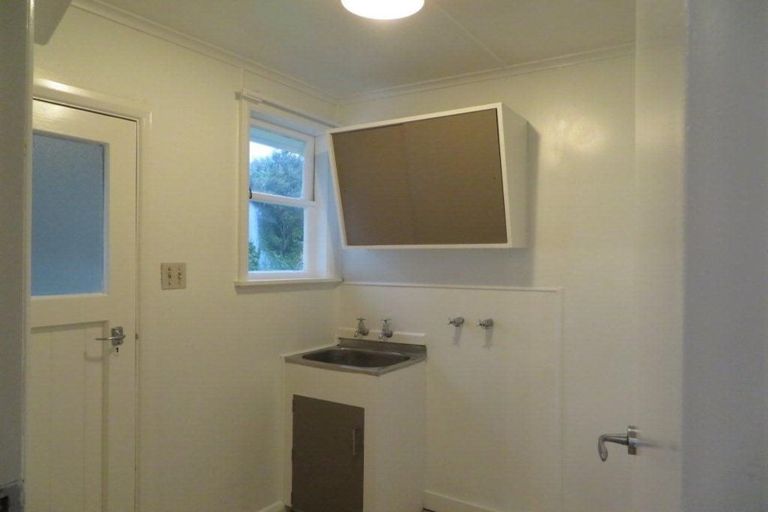 Photo of property in 8 Hollard Grove, Avalon, Lower Hutt, 5011