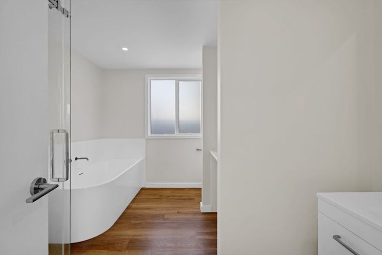 Photo of property in 16 Maire Street, Inglewood, 4330