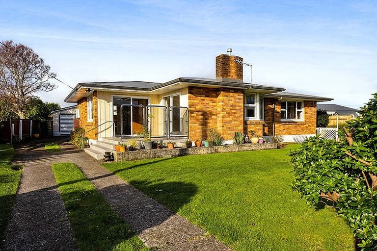 Photo of property in 6 Davidson Street, Hawera, 4610
