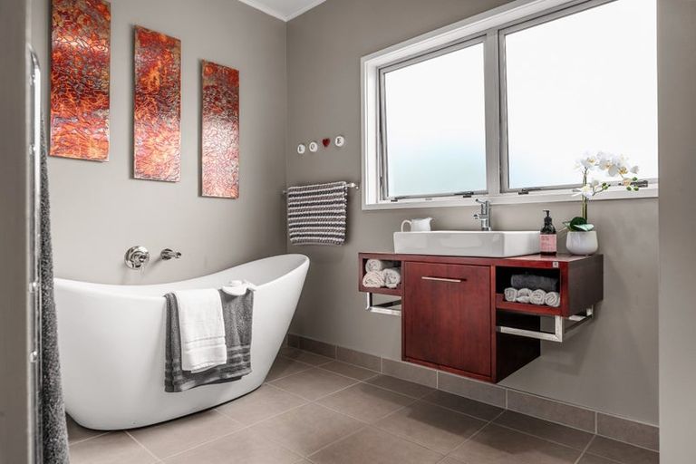 Photo of property in 6 Marnane Terrace, St Andrews, Hamilton, 3200