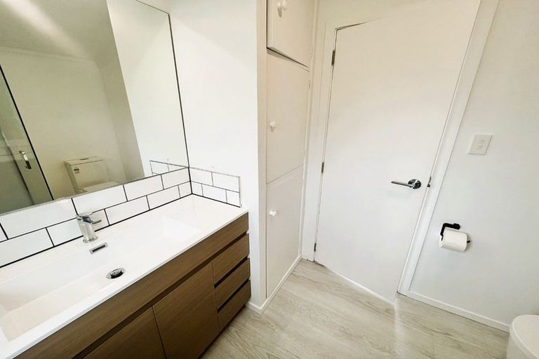 Photo of property in 71 Williams Street, Cambridge, 3434