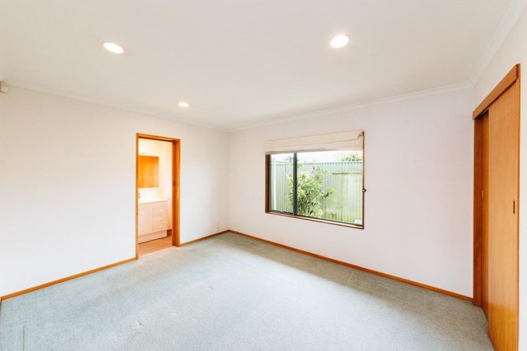 Photo of property in 9 Edgecombe Court, Roslyn, Palmerston North, 4414