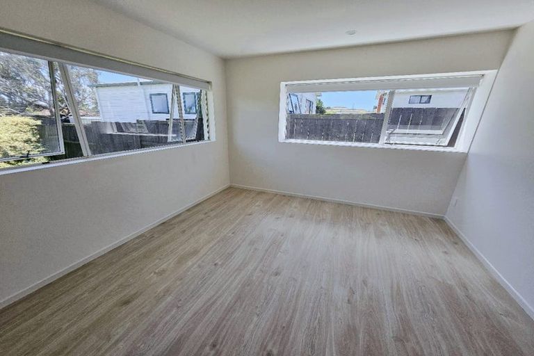 Photo of property in 69a Farquhar Road, Glendene, Auckland, 0602