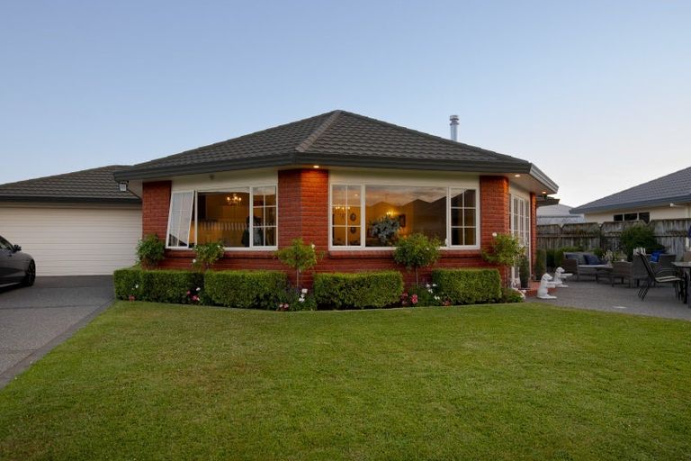 Photo of property in 14 Rutland Place, Taradale, Napier, 4112