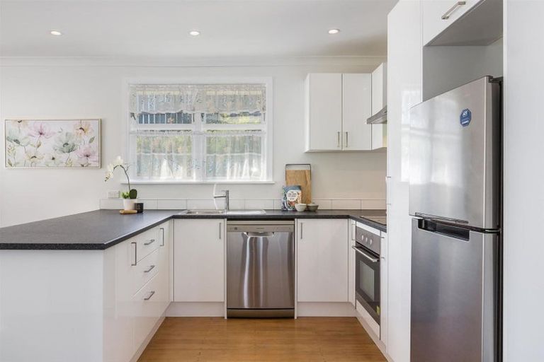 Photo of property in 51 Kapiti Crescent, Titahi Bay, Porirua, 5022