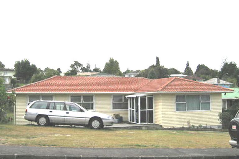 Photo of property in 4 Kirby Street, Glendene, Auckland, 0602