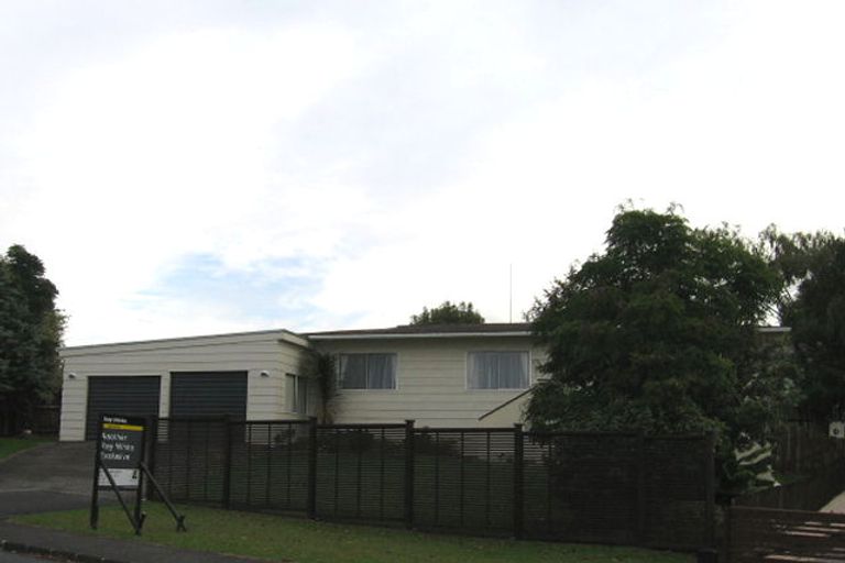Photo of property in 4 Realm Place, Massey, Auckland, 0614