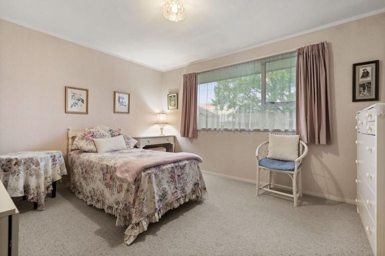 Photo of property in 2/56 Sunnynook Road, Sunnynook, Auckland, 0620