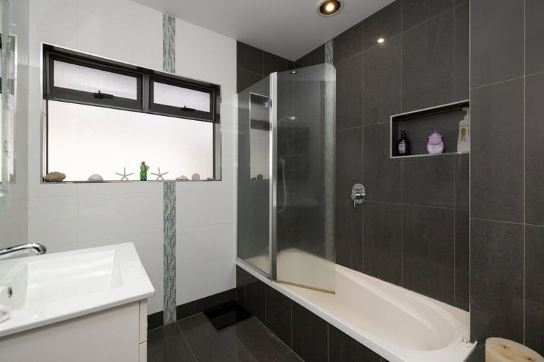 Photo of property in 242 Omokoroa Road, Omokoroa, 3114