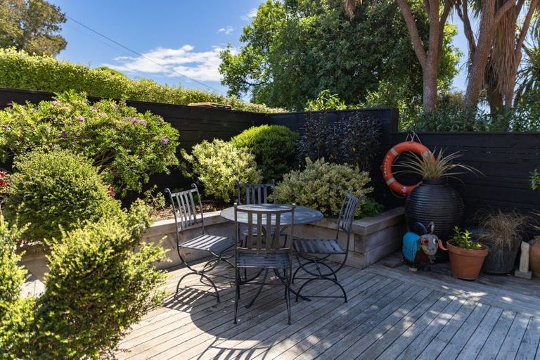 Photo of property in 5 Te Ara Crescent, Diamond Harbour, Lyttelton, 8971