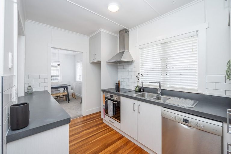 Photo of property in 28 Walsh Street, Forest Lake, Hamilton, 3200