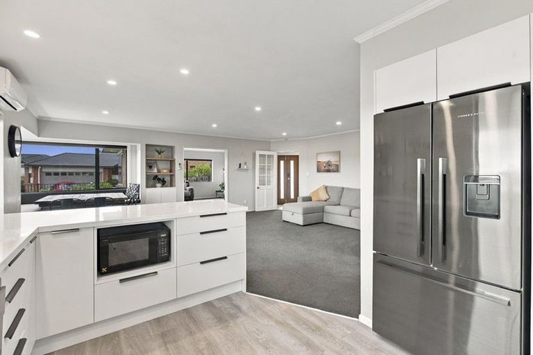 Photo of property in 9 Sandel Rise, Merrilands, New Plymouth, 4312