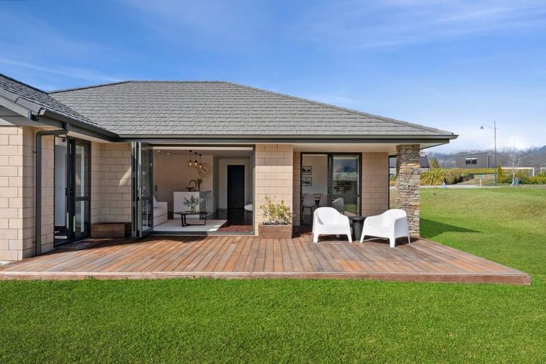 Photo of property in 6 Avalanche Place, Wanaka, 9305
