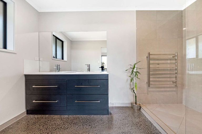 Photo of property in 103 Mcleod Road, South Head, Helensville, 0874