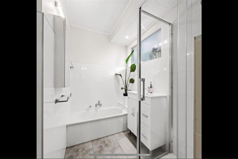 Photo of property in 68b Te Atatu Road, Te Atatu South, Auckland, 0610