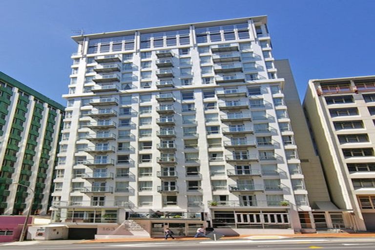 Photo of property in Terrace Heights Apartments, 2e/163 The Terrace, Wellington Central, Wellington, 6011