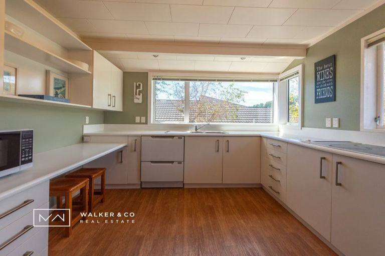 Photo of property in 16 Sunbrae Drive, Silverstream, Upper Hutt, 5019