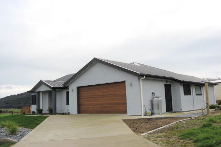 Photo of property in 19 Arapeta Place, Takaka, 7110