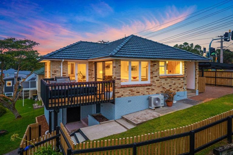 Photo of property in 1/177 Glenfield Road, Hillcrest, Auckland, 0627