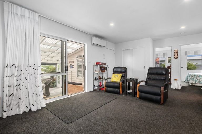 Photo of property in 11 Kamahi Crescent, Papamoa Beach, Papamoa, 3118