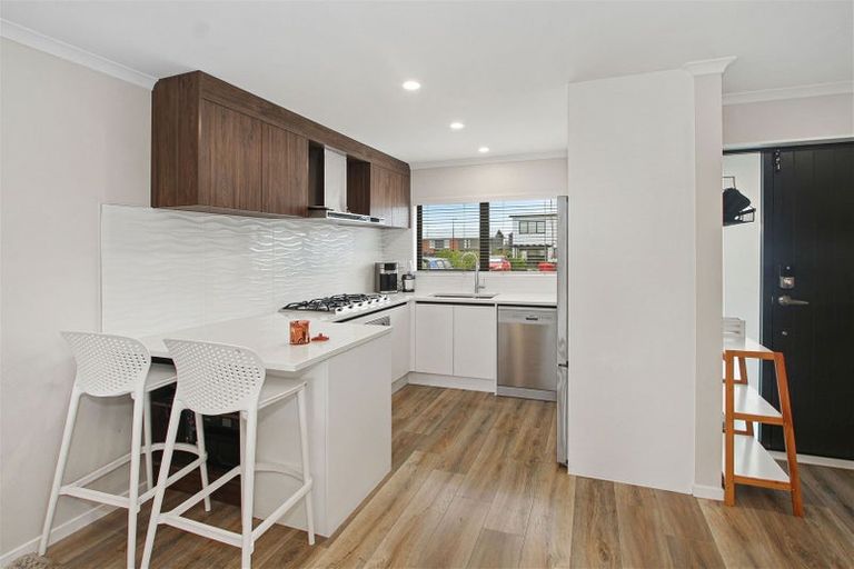 Photo of property in 8b Lumbarda Drive, Kumeu, 0810