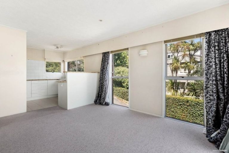Photo of property in 1/36 Saddleback Rise, Murrays Bay, Auckland, 0630