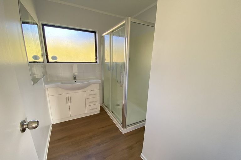 Photo of property in 6/17a Idesia Place, Totara Heights, Auckland, 2105