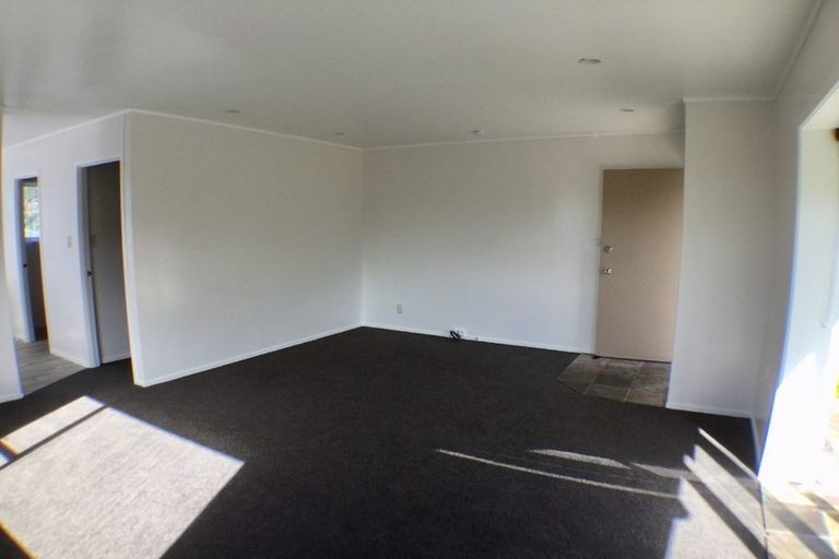 Photo of property in 2/27 Mannering Place, Hillcrest, Auckland, 0627