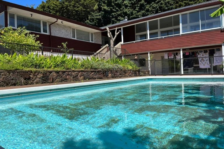 Photo of property in 27 Walpole Avenue, Hillpark, Auckland, 2102