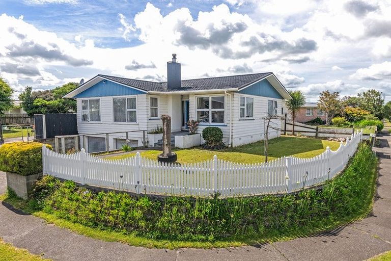 Photo of property in 2 Anakiwa Street, Kelvin Grove, Palmerston North, 4414