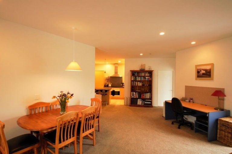 Photo of property in Stadium Garden Flats, 401/107 Thorndon Quay, Pipitea, Wellington, 6011