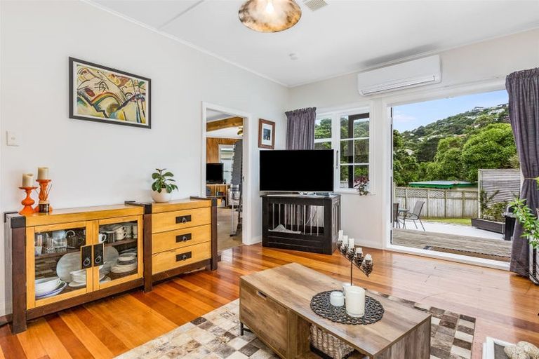 Photo of property in 4 Rodney Street, Northland, Wellington, 6012