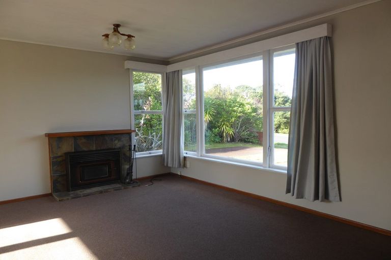 Photo of property in 17 Gill Crescent, Blockhouse Bay, Auckland, 0600