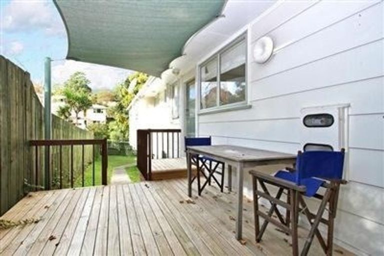 Photo of property in 15 Kerria Place, Sunnynook, Auckland, 0620