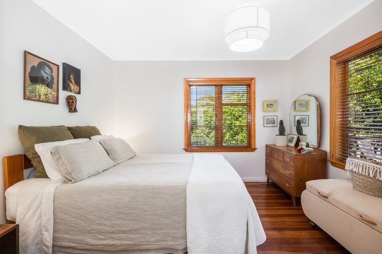 Photo of property in 63 Airlie Road, Plimmerton, Porirua, 5026