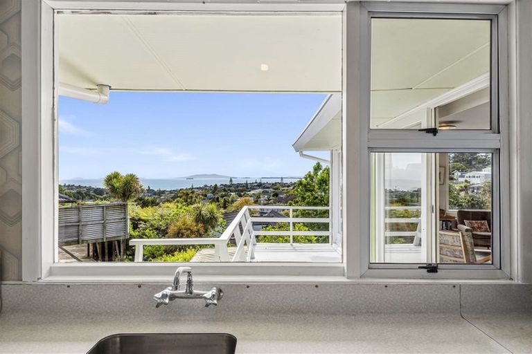 Photo of property in 1 Elizabeth Place, Mairangi Bay, Auckland, 0630
