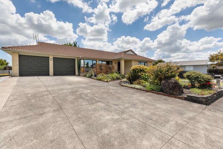 Photo of property in 12 Harbour Crest Drive, Waiuku, 2123