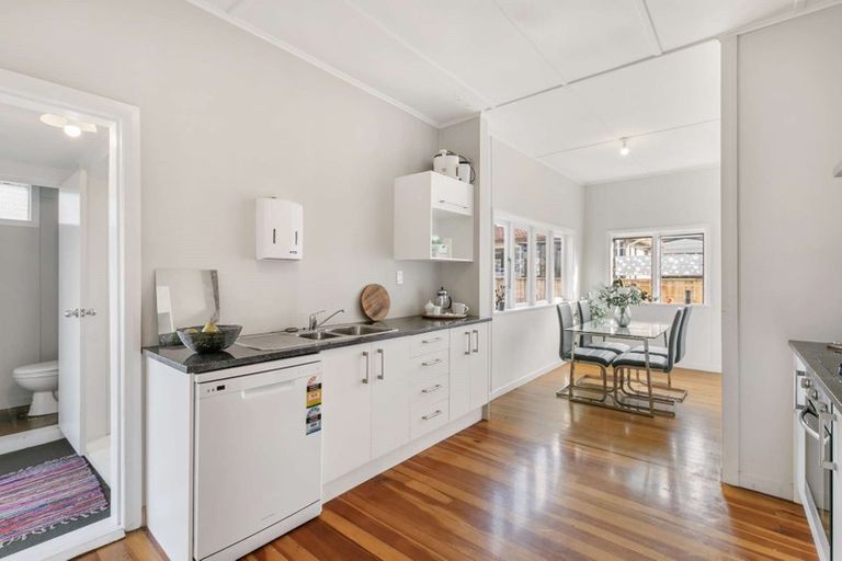 Photo of property in 96 Harris Street, Pukekohe, 2120