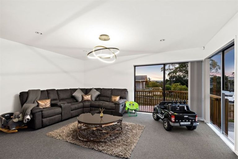 Photo of property in 49 Larissa Avenue, Henderson, Auckland, 0610