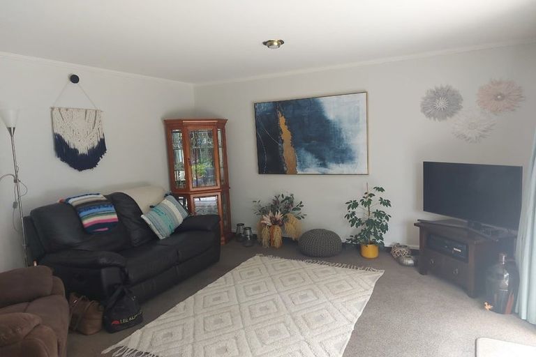 Photo of property in 8b Comeskey Grove, Elderslea, Upper Hutt, 5018