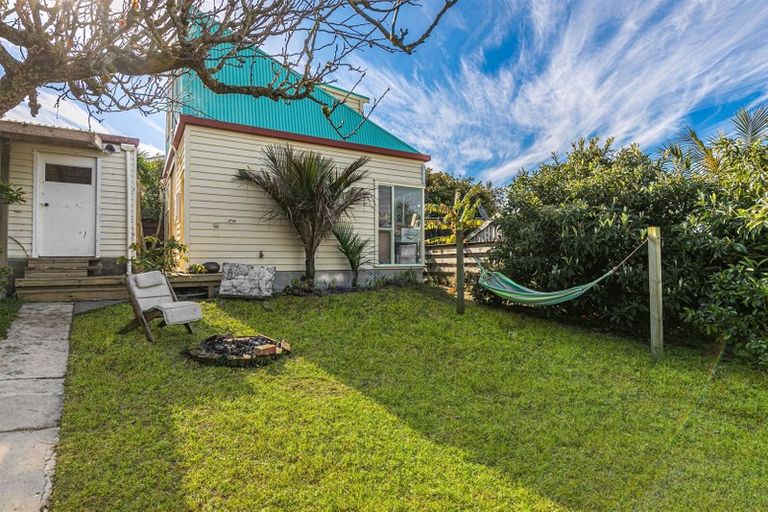 Photo of property in 18 Ngataringa Road, Devonport, Auckland, 0624