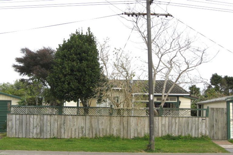 Photo of property in 75 Omata Road, Marfell, New Plymouth, 4310