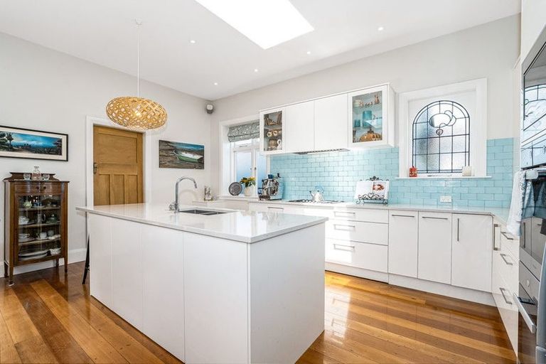 Photo of property in 61 Oroua Street, Eastbourne, Lower Hutt, 5013