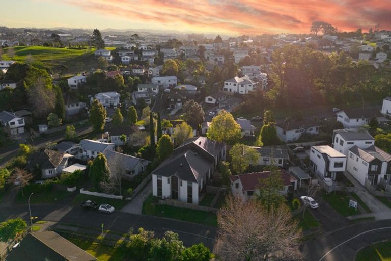 Photo of property in 6d Buisson Glade, West Harbour, Auckland, 0618