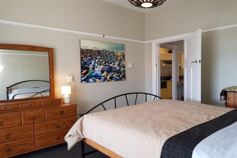 Photo of property in Devonport Apartments, 37/127 Saint Aubyn Street, New Plymouth, 4310